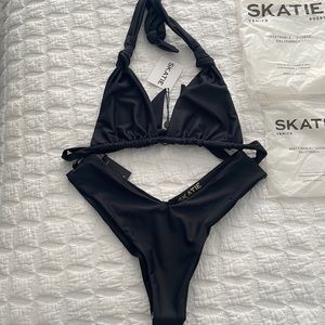 NWT Skatie Bikini | Black